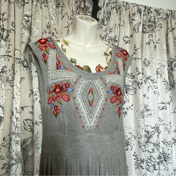 Caite Gray embroidered Maxie dress Size Medium - Picture 4 of 5